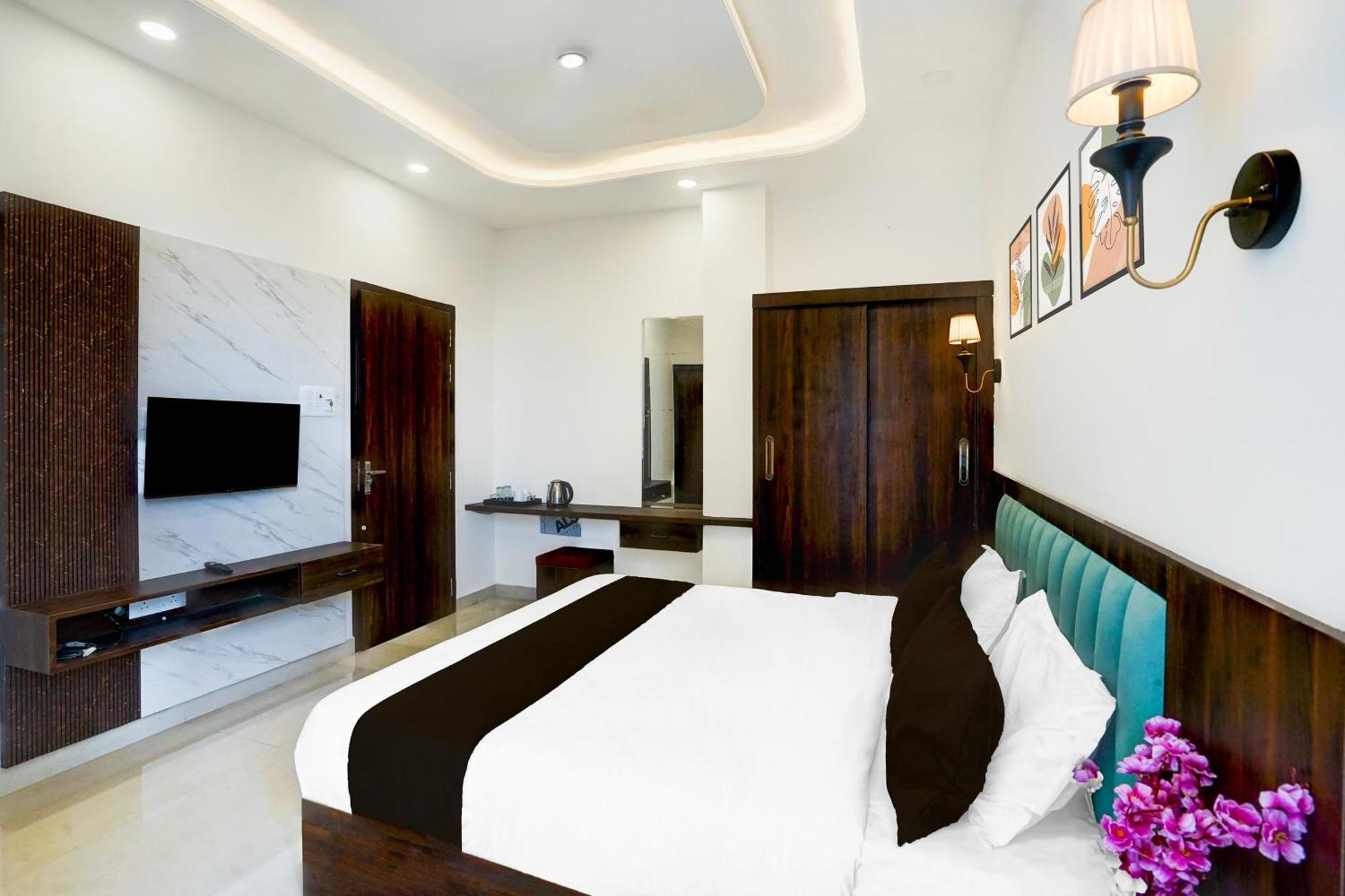 Collection O Golden Sapphire Hotel Jaipur Luaran gambar