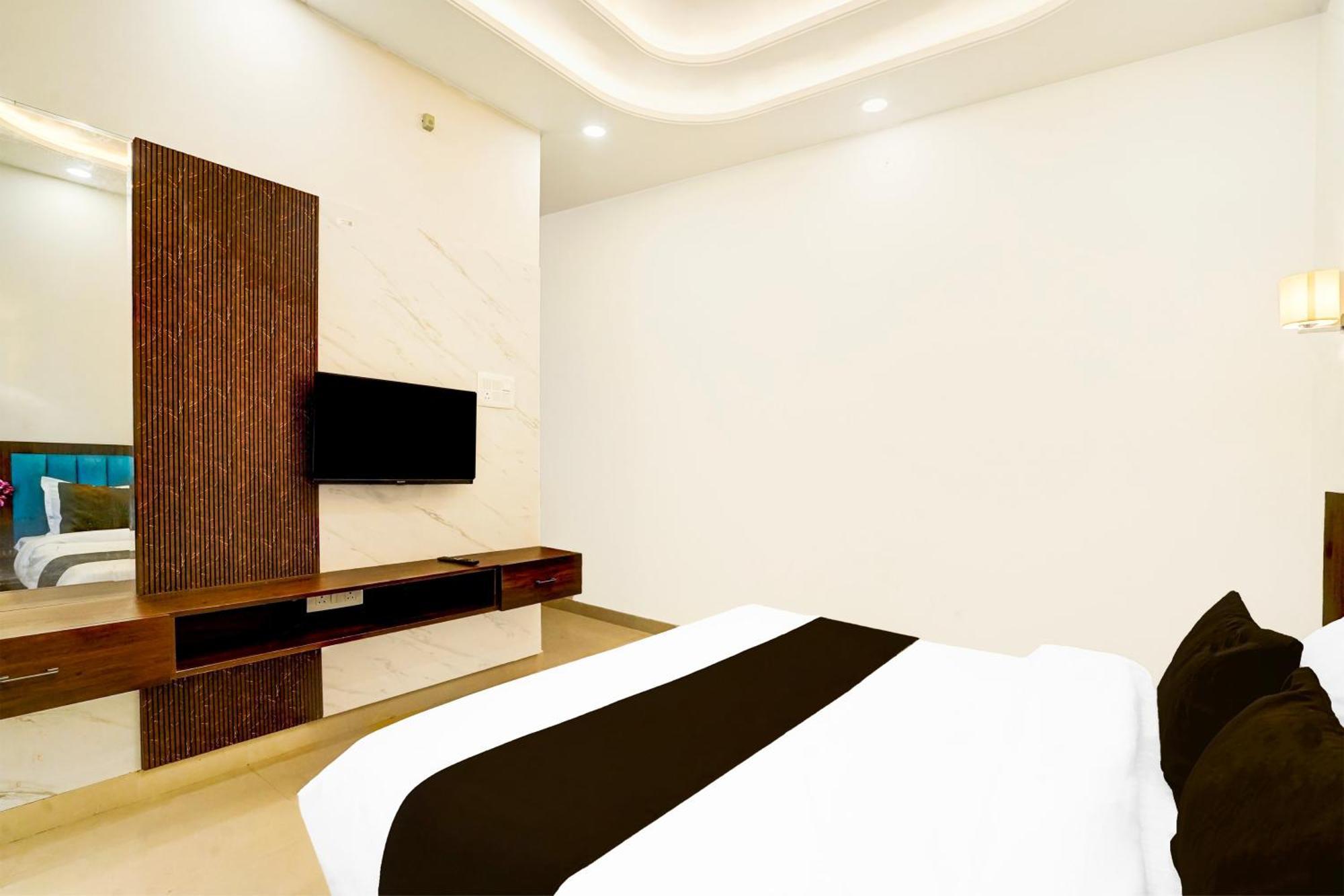 Collection O Golden Sapphire Hotel Jaipur Luaran gambar